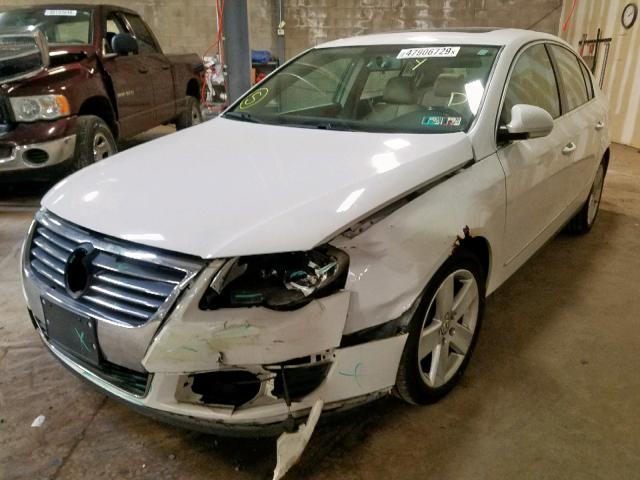 WVWAK73C98E139314 - 2008 VOLKSWAGEN PASSAT KOM WHITE photo 2