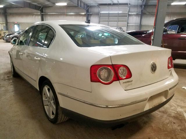 WVWAK73C98E139314 - 2008 VOLKSWAGEN PASSAT KOM WHITE photo 3