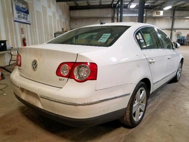 WVWAK73C98E139314 - 2008 VOLKSWAGEN PASSAT KOM WHITE photo 4