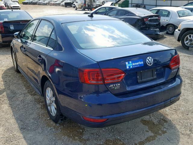 3VW637AJ6DM239263 - 2013 VOLKSWAGEN JETTA HYBR BLUE photo 3