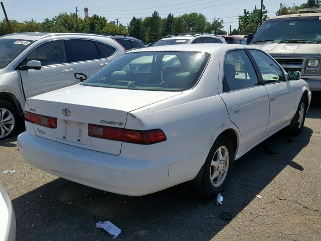 JT2BG28KXW0134375 - 1998 TOYOTA CAMRY LE WHITE photo 4