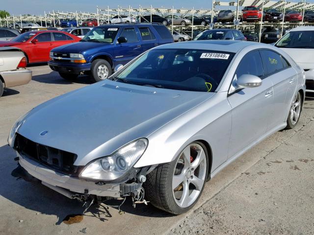 WDDDJ72X17A094904 - 2007 MERCEDES-BENZ CLS 550 SILVER photo 2