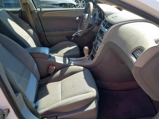 1G1ZH57B594256606 - 2009 CHEVROLET MALIBU 1LT WHITE photo 5