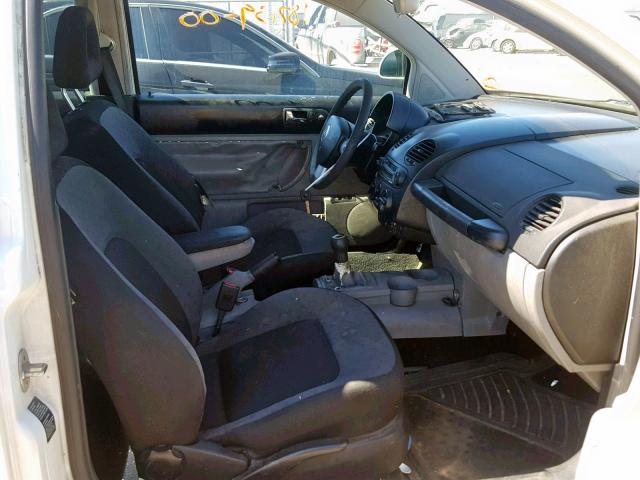 3VWCC21C3YM493252 - 2000 VOLKSWAGEN NEW BEETLE WHITE photo 5