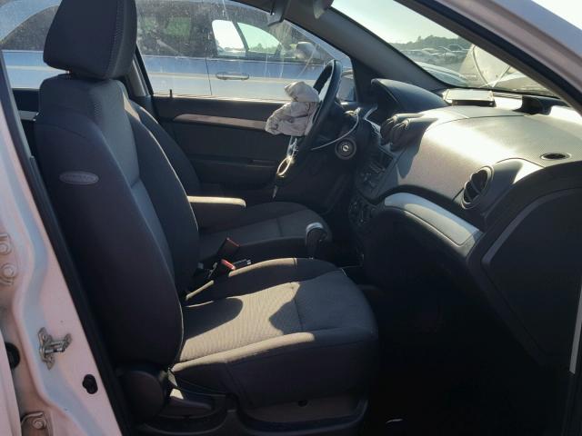 KL1TD5DE8AB113261 - 2010 CHEVROLET AVEO LS WHITE photo 5