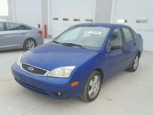 1FAFP34N45W318226 - 2005 FORD FOCUS ZX4 BLUE photo 2