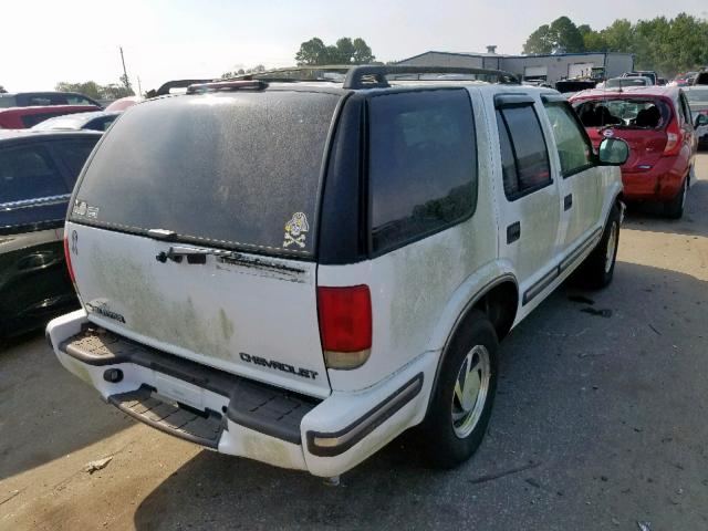 1GNDT13W2W2163669 - 1998 CHEVROLET BLAZER WHITE photo 4