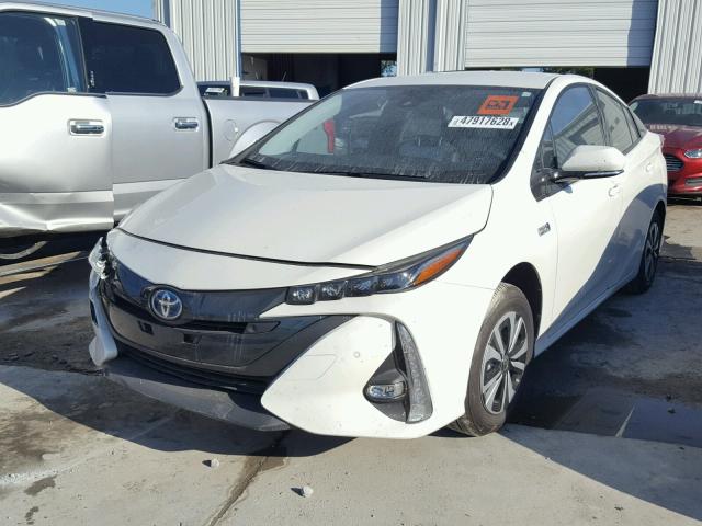 JTDKARFP0J3070497 - 2018 TOYOTA PRIUS PRIM WHITE photo 2