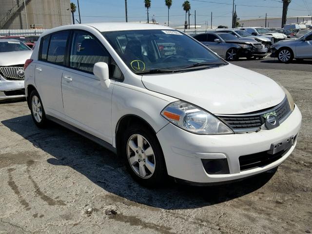 3N1BC13E78L379934 - 2008 NISSAN VERSA S WHITE photo 1