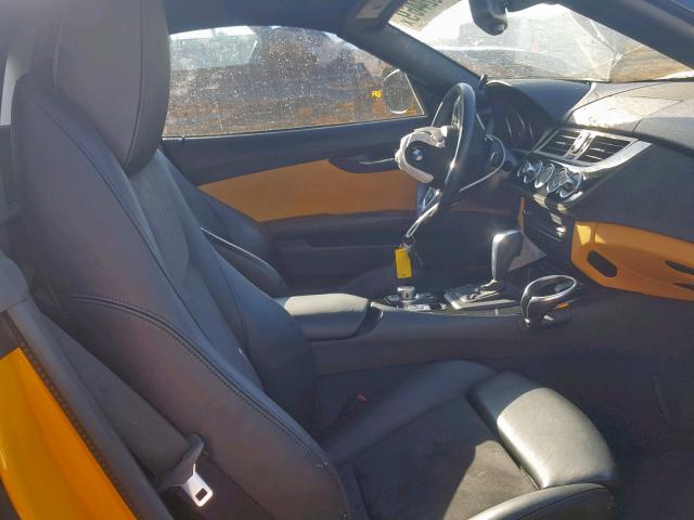 WBALM5C56BE380051 - 2011 BMW Z4 SDRIVE3 YELLOW photo 5