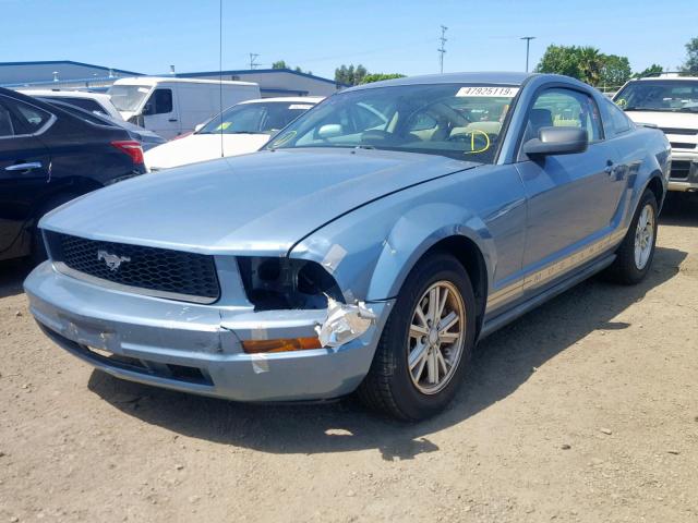 1ZVFT80N575301370 - 2007 FORD MUSTANG BLUE photo 2