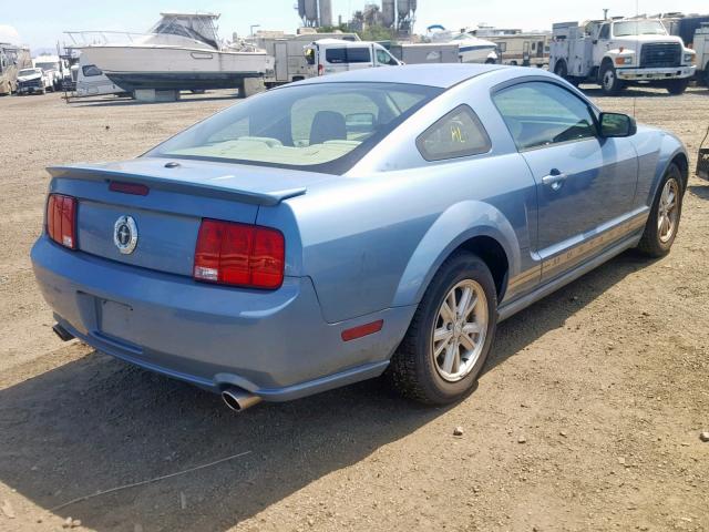 1ZVFT80N575301370 - 2007 FORD MUSTANG BLUE photo 4