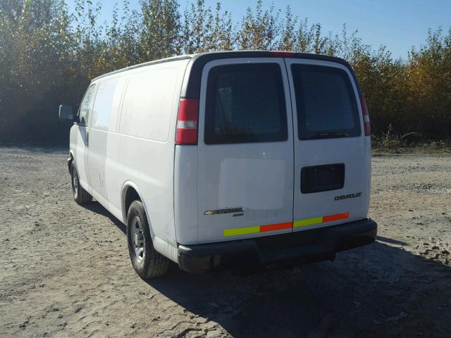 1GCFH15T261251536 - 2006 CHEVROLET EXPRESS G1 WHITE photo 3