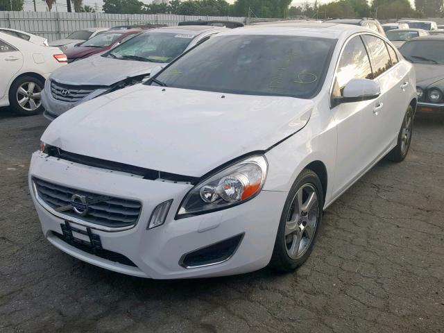 YV1612FS2D2180985 - 2013 VOLVO S60 T5 WHITE photo 2