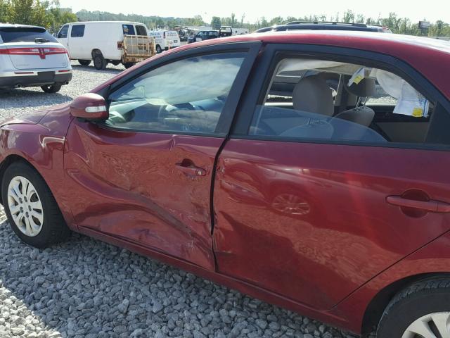 KNAFU4A26A5051560 - 2010 KIA FORTE EX RED photo 9