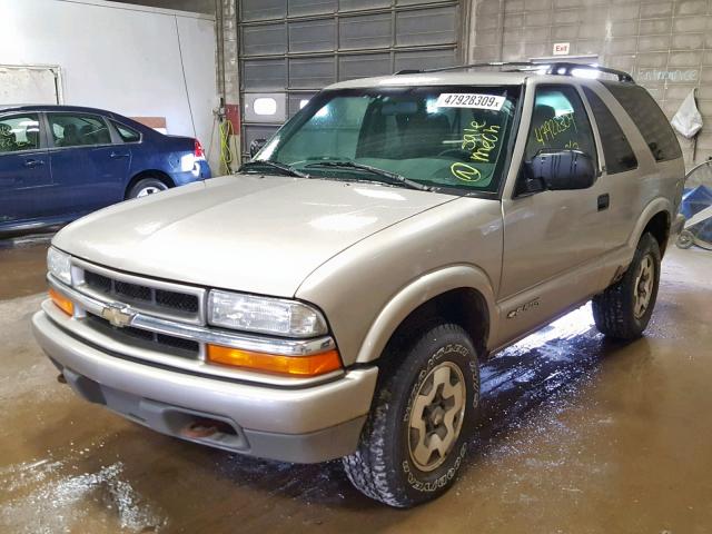 1GNCT18W11K207044 - 2001 CHEVROLET BLAZER TAN photo 2