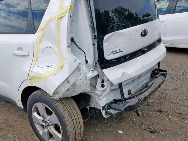 KNDJN2A2XK7694286 - 2019 KIA SOUL WHITE photo 9