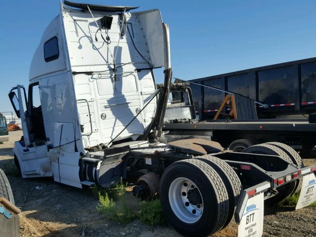 4V4NC9TG18N492826 - 2008 VOLVO VN VNL WHITE photo 3