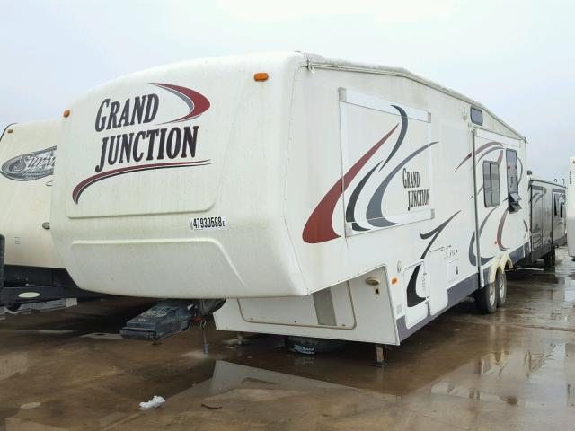 47CFCGS285R651421 - 2005 DUTC GRAND JUNC WHITE photo 2