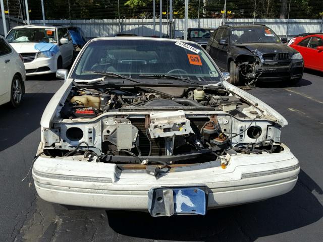 1LNLM83W6RY658268 - 1994 LINCOLN TOWN CAR C WHITE photo 9