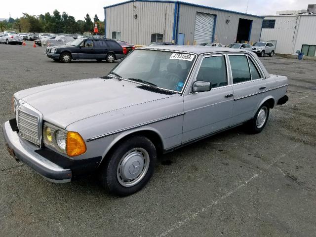 WDBAB23AXCB309576 - 1982 MERCEDES-BENZ 240 D GRAY photo 2