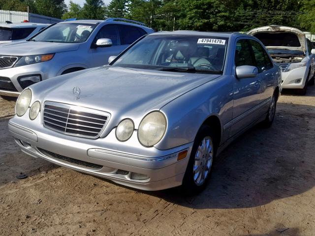 WDBJF82J7YX042156 - 2000 MERCEDES-BENZ E 320 4MAT SILVER photo 2