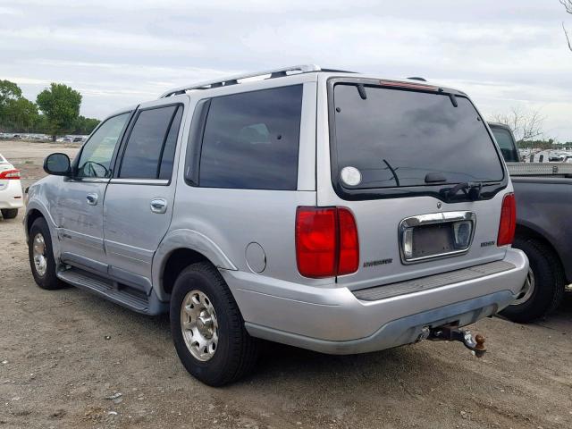 5LMRU27L6XLJ03707 - 1999 LINCOLN NAVIGATOR SILVER photo 3