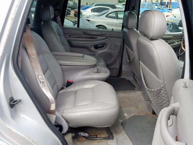 5LMRU27L6XLJ03707 - 1999 LINCOLN NAVIGATOR SILVER photo 6