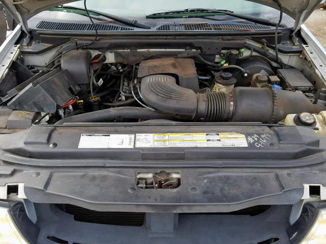 5LMRU27L6XLJ03707 - 1999 LINCOLN NAVIGATOR SILVER photo 7