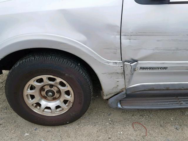 5LMRU27L6XLJ03707 - 1999 LINCOLN NAVIGATOR SILVER photo 9