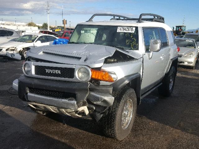 JTEBU11F970057065 - 2007 TOYOTA FJ CRUISER SILVER photo 2