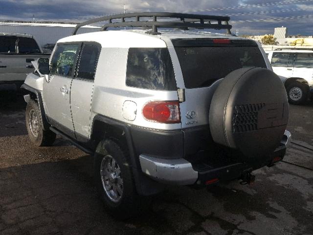 JTEBU11F970057065 - 2007 TOYOTA FJ CRUISER SILVER photo 3