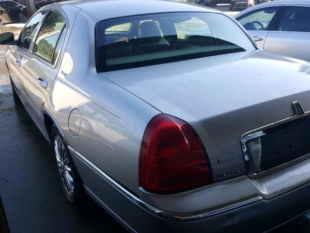 1LNHM83W16Y644957 - 2006 LINCOLN TOWN CAR D GRAY photo 3