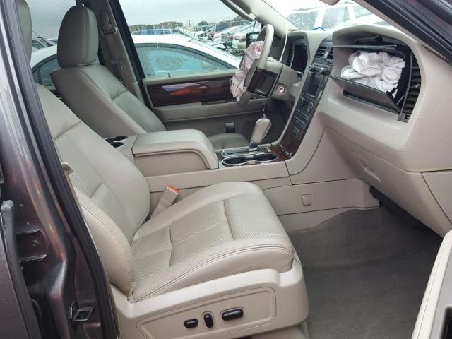 5LMJJ2J5XEEL07637 - 2014 LINCOLN NAVIGATOR ნაცრისფერი ფოტო 5