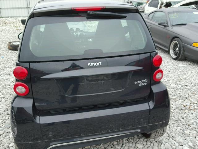 WMEEJ9AA4DK713137 - 2013 SMART FORTWO BLACK photo 6