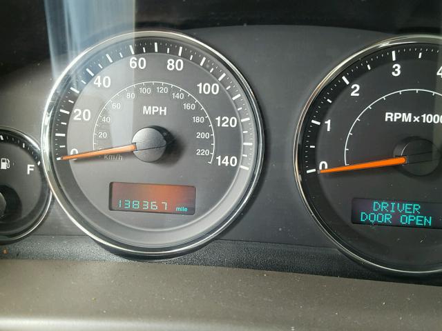 1J8HG48K67C626598 - 2007 JEEP COMMANDER GOLD photo 8