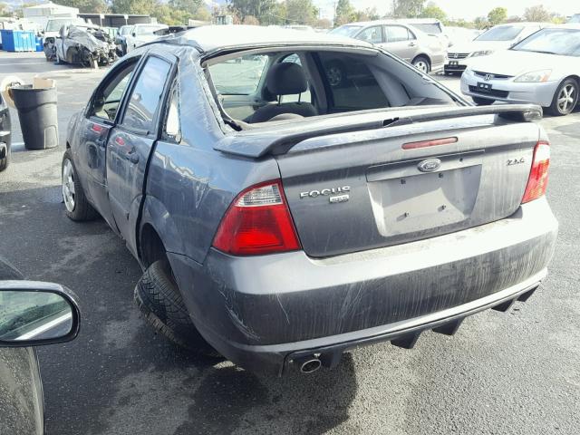 1FAHP34N06W168500 - 2006 FORD FOCUS ZX4 GRAY photo 3