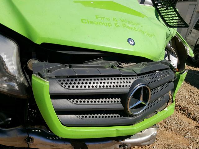 WD3PE7DC3F5991102 - 2015 MERCEDES-BENZ SPRINTER 2 GREEN photo 9