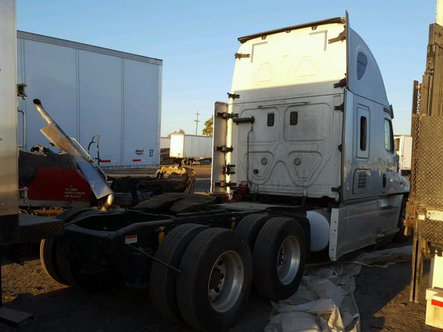 3AKJGLD5XFSGG4610 - 2015 FREIGHTLINER CASCADIA 1 WHITE photo 4