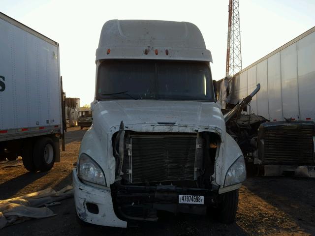 3AKJGLD5XFSGG4610 - 2015 FREIGHTLINER CASCADIA 1 WHITE photo 9