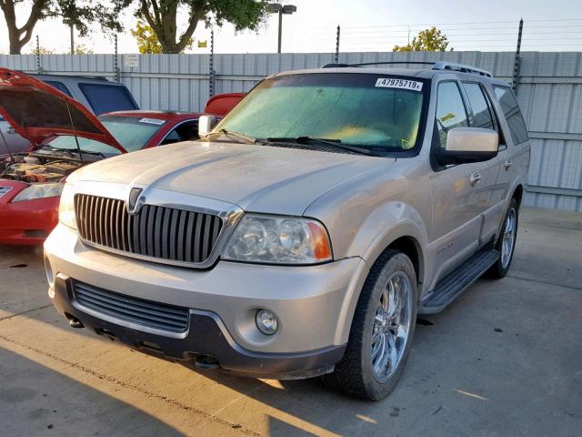 5LMFU28R33LJ07455 - 2003 LINCOLN NAVIGATOR SILVER photo 2