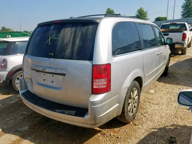 2A8HR54P88R740483 - 2008 CHRYSLER TOWN & COU SILVER photo 4