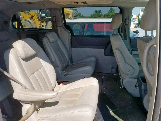 2A8HR54P88R740483 - 2008 CHRYSLER TOWN & COU SILVER photo 6