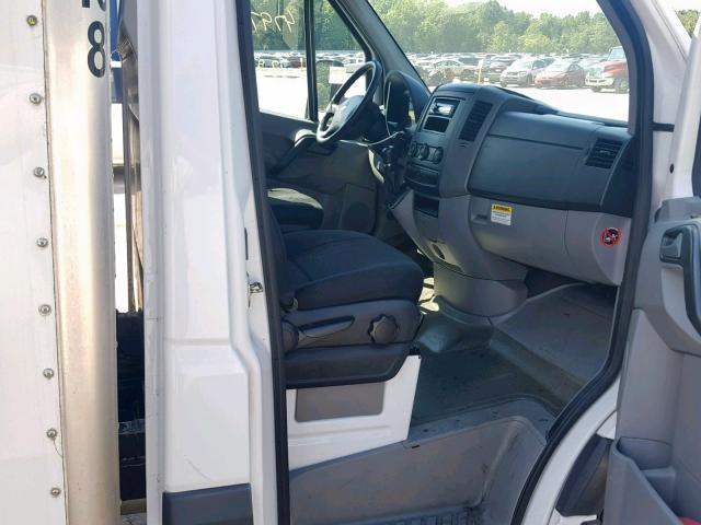 WDPPF4CC5F9617014 - 2015 FREIGHTLINER SPRINTER 3 WHITE photo 5