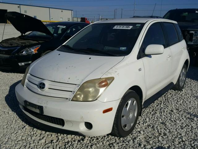 JTKKT624550084660 - 2005 TOYOTA SCION XA WHITE photo 2