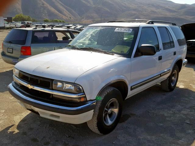 1GNCS13W0XK136759 - 1999 CHEVROLET BLAZER WHITE photo 2