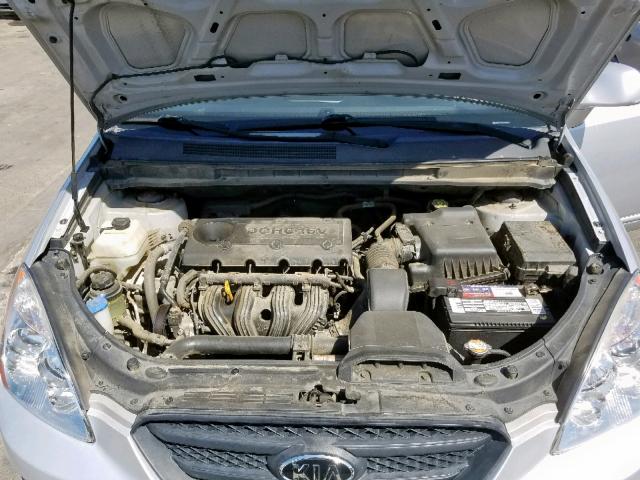 KNAFG525X87175366 - 2008 KIA RONDO BASE SILVER photo 7