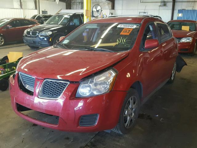 5Y2SM6E01AZ416323 - 2010 PONTIAC VIBE RED photo 2