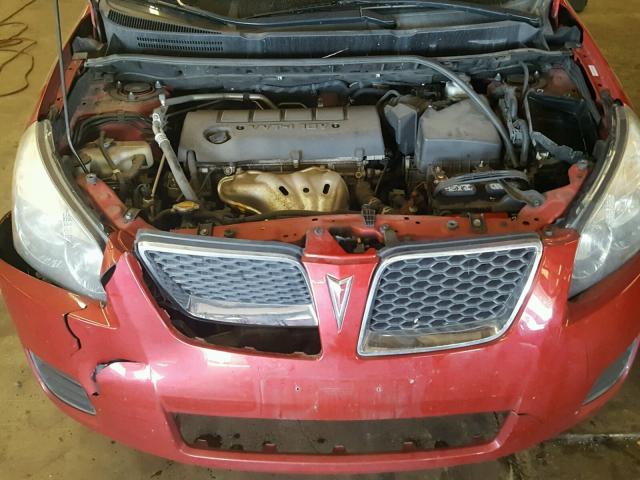 5Y2SM6E01AZ416323 - 2010 PONTIAC VIBE RED photo 7