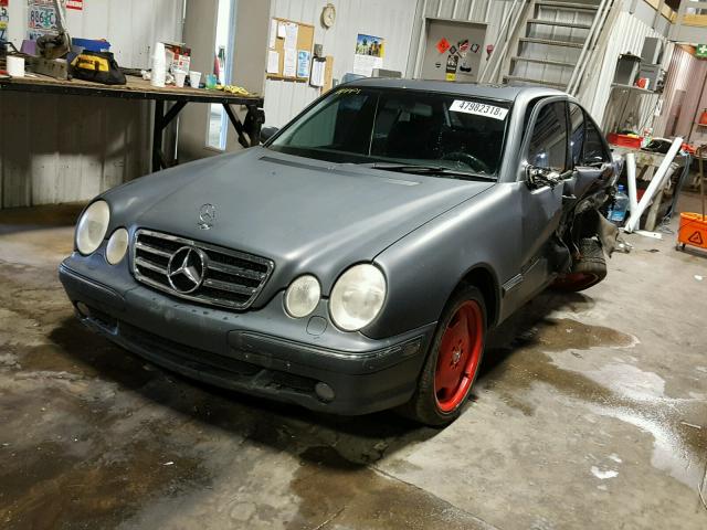 WDBJF74J3YB143439 - 2000 MERCEDES-BENZ E 55 AMG GRAY photo 2